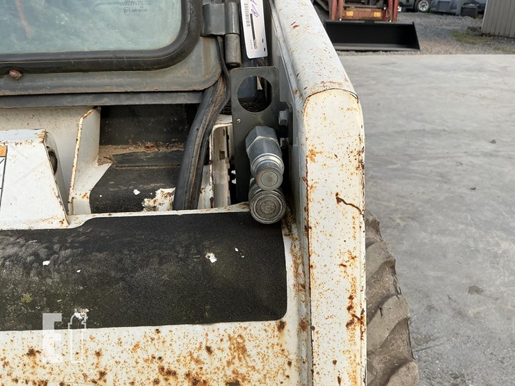 2011-bobcat-s70-image-11