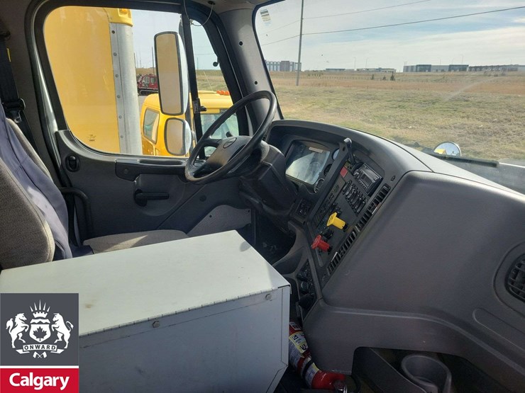 2016-freightliner-114sd-image-26