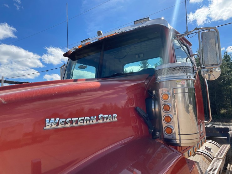2016-western-star-4900sb-image-13