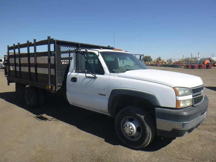 2006-chevrolet-3500-image-2