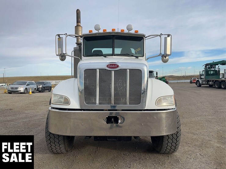 2007-peterbilt-335-image-8