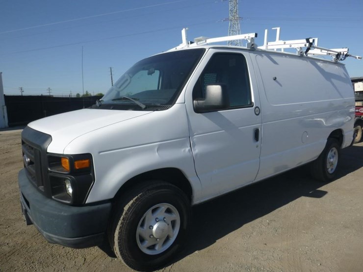 2011-ford-cargo-image-1