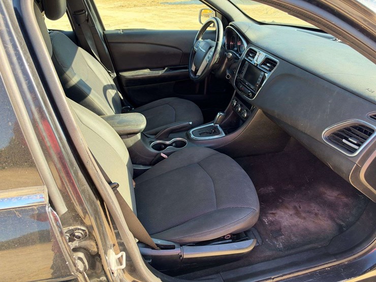 2014-chrysler-200-s-4-door-sedan-(150,748-miles)-image-18