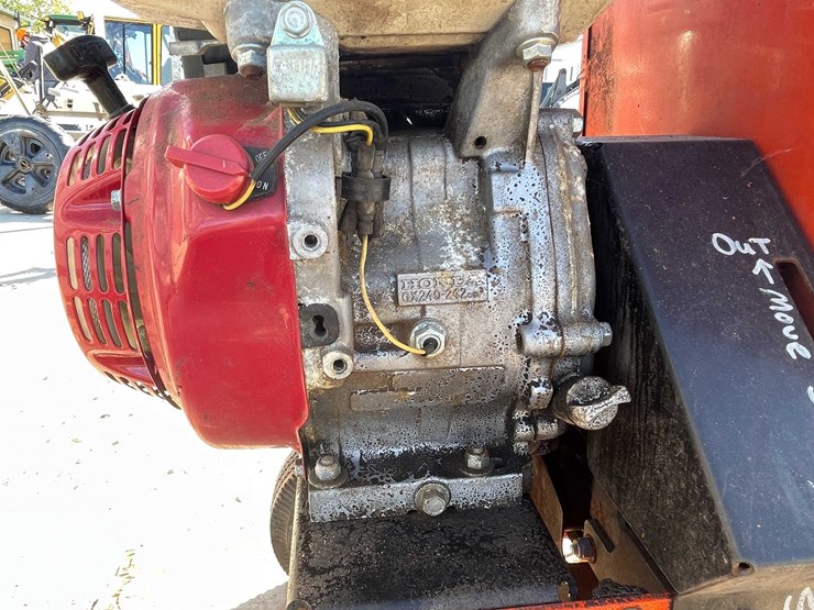 #1821-•-crary-bear-cat-compact-wood-chipper-image-9