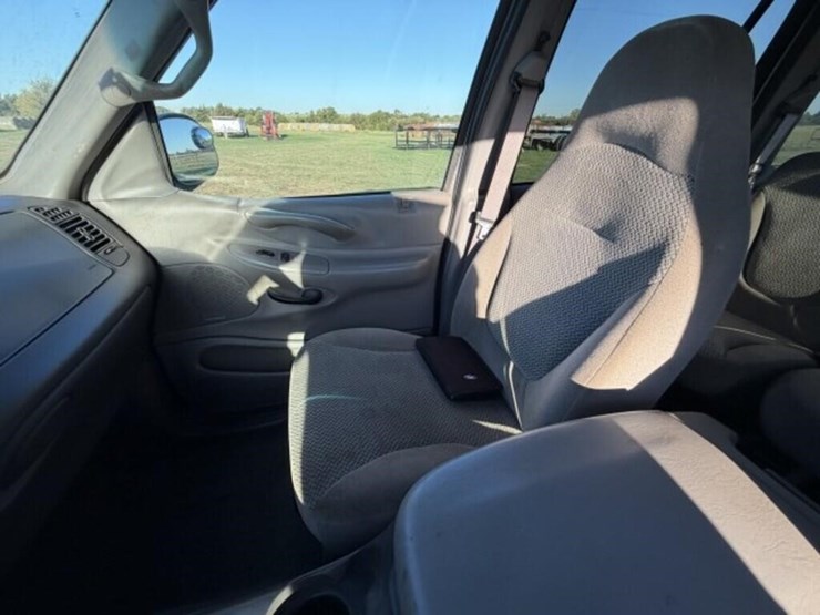 2001-ford-expedition-xlt-image-9