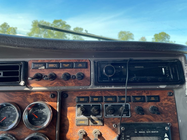 2001-kenworth-w900l-image-92