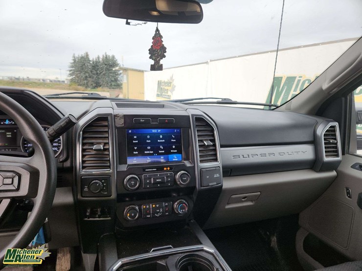 2022-ford-f250-image-21