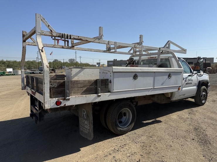 2006-chevrolet-3500-image-3