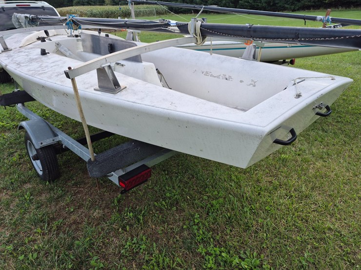#4007-•-16'-fiberglass-sailboat-image-9