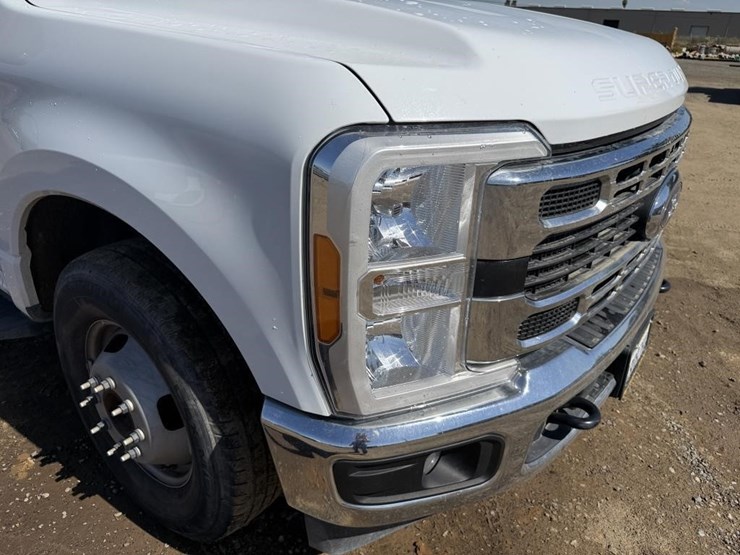 2024-ford-f350-xl-image-13