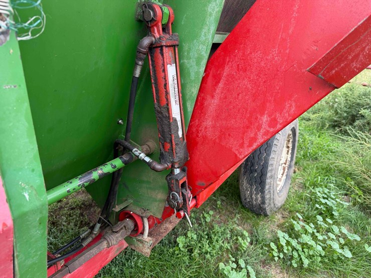 farm-aid-feed-wagon-image-13