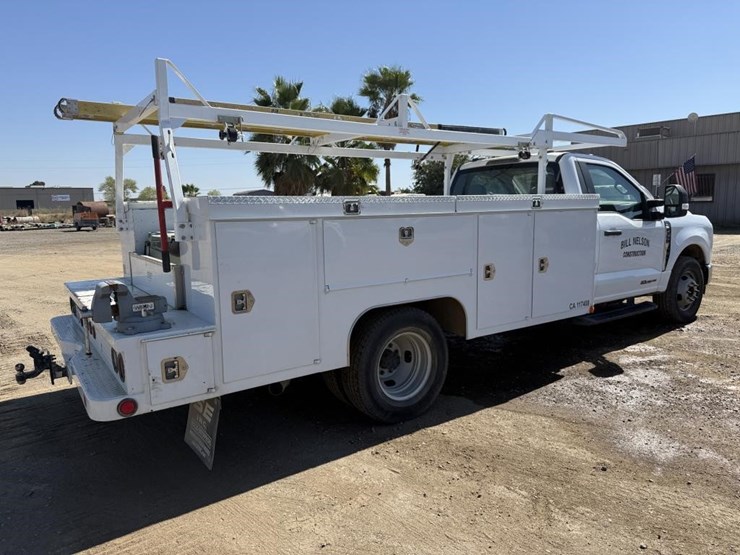 2024-ford-f350-xl-image-3