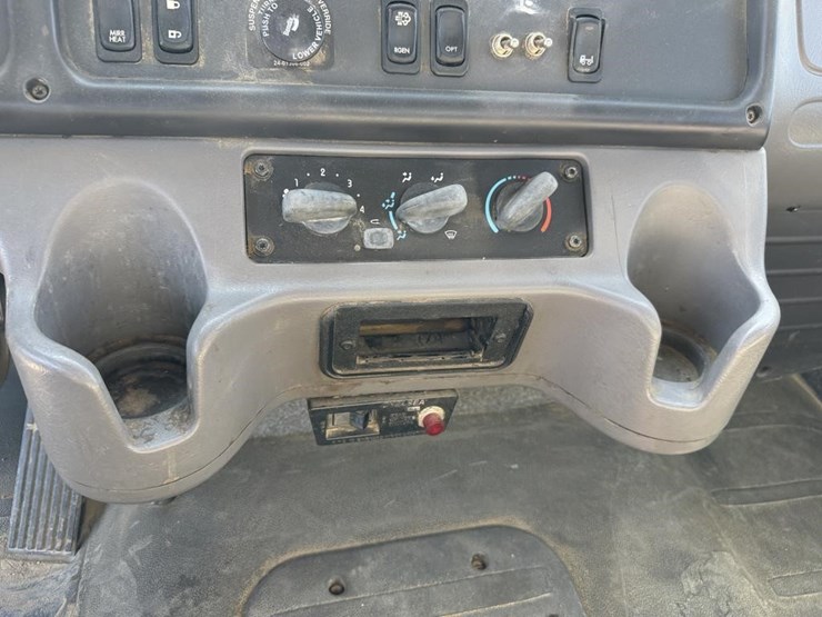 2016-freightliner-mechanics-truck-image-87