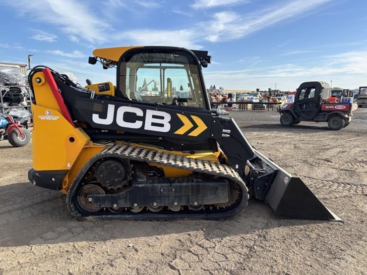 2021-jcb-3ts-8t-image-7