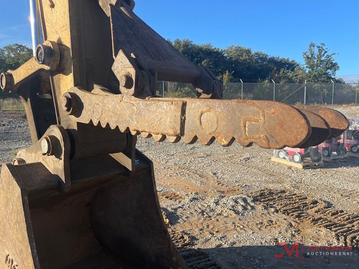 deere-330c-lc-image-13