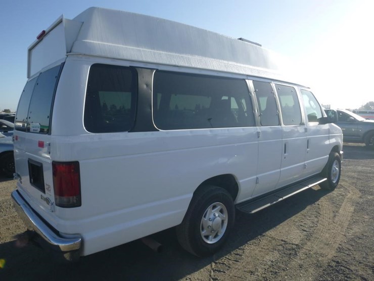 2014-ford-econoline-350-image-3