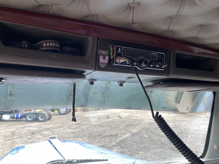 2007-kenworth-w900-image-19