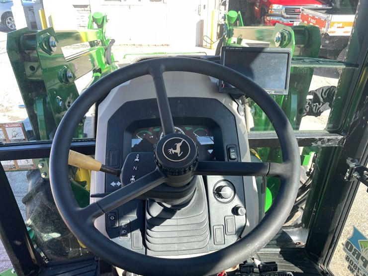 2024-john-deere-5075e-image-9
