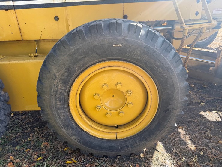 #3534-•-komatsu-gd305a-motor-grader-image-104