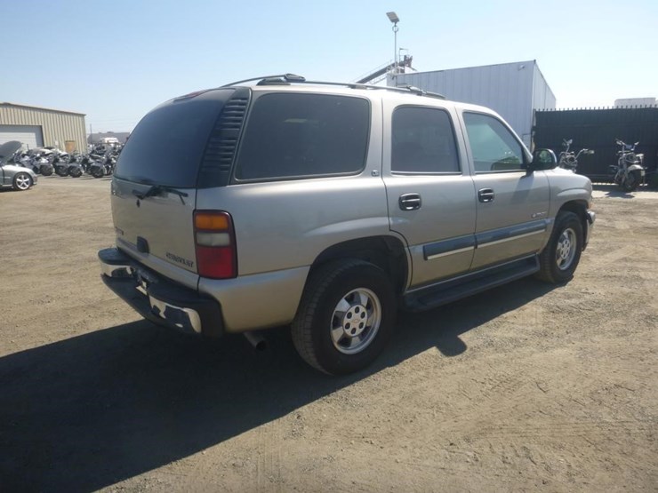 2002-chevrolet-tahoe-image-3
