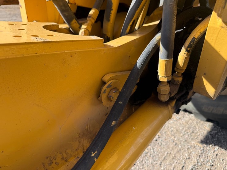 deere-672d-image-17