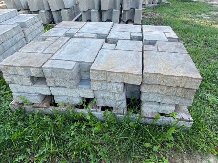 #3193-•-(2)-pallets-of-decorative-pavers-image-4