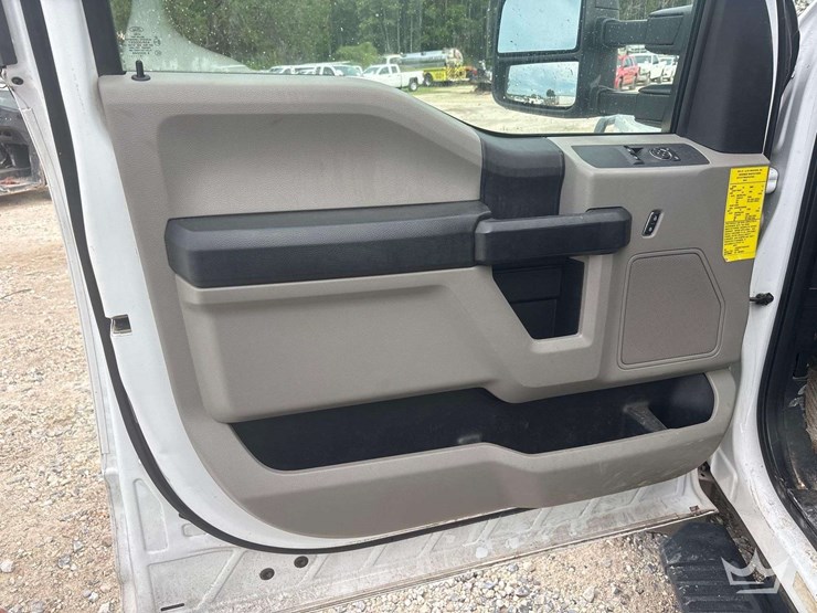 2019-ford-f550-image-12