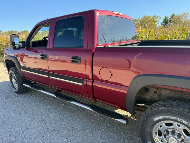 2006-chevrolet-2500hd-image-9