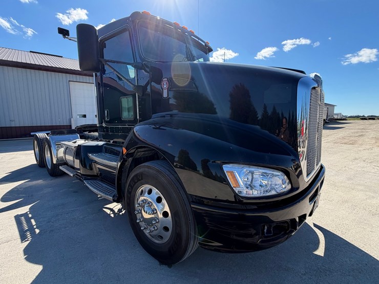 #1728-•-2012-kenworth-day-cab-truck-tractor-image-7