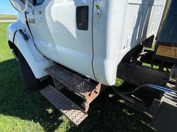 2008-ford-f750-image-17