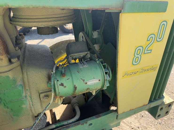 john-deere-820-image-28
