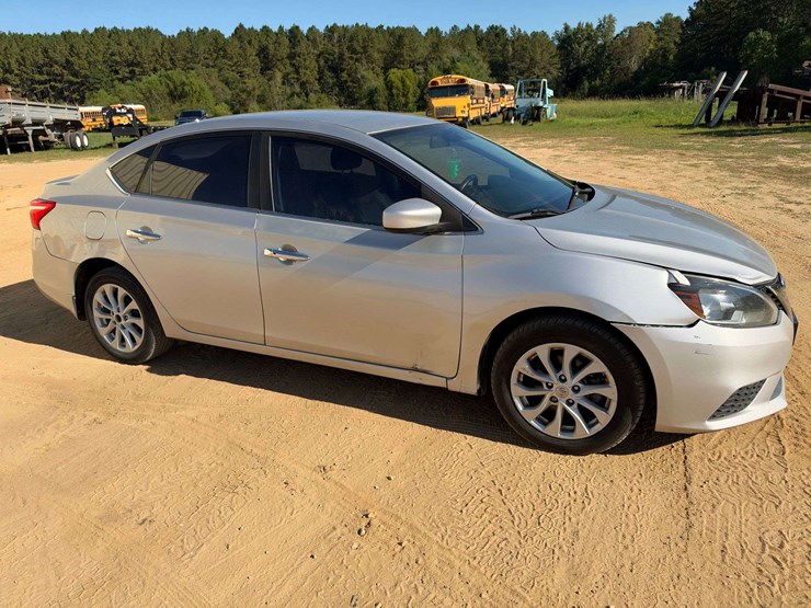2019-nissan-sentra-4-door-sedan-(127,858-miles)-image-4