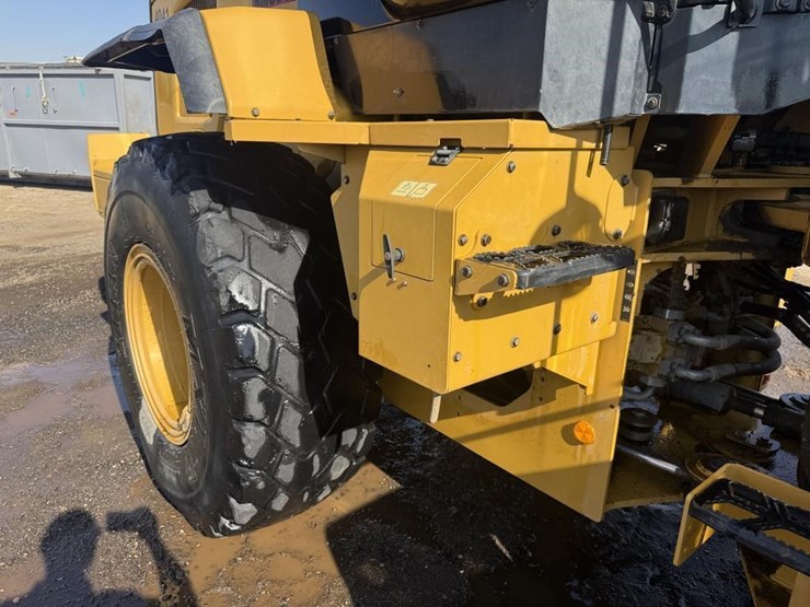 2018-caterpillar-930m-image-23