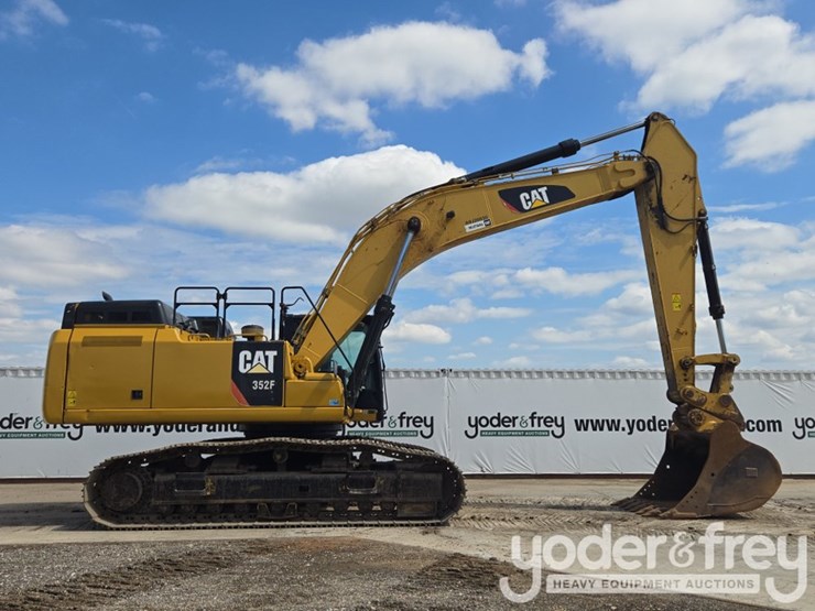 2018-caterpillar-352-image-6