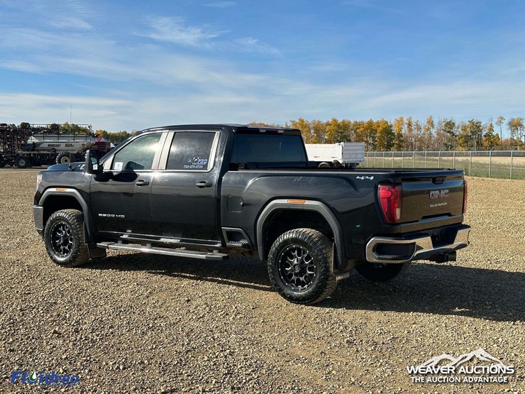 2023-gmc-2500hd-image-3