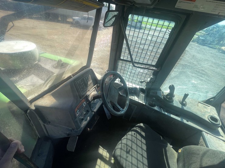 2000-john-deere-660-image-54