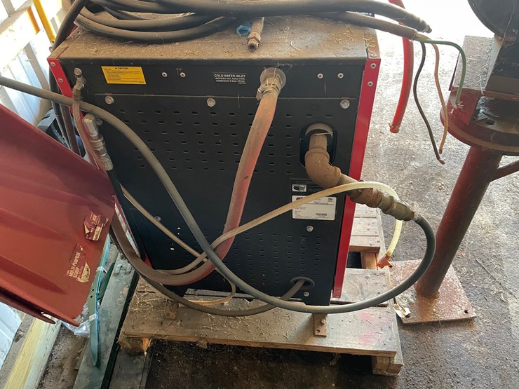 #1847-•-hotsy-cold-water-pressure-washer-and-hose-reel-image-10