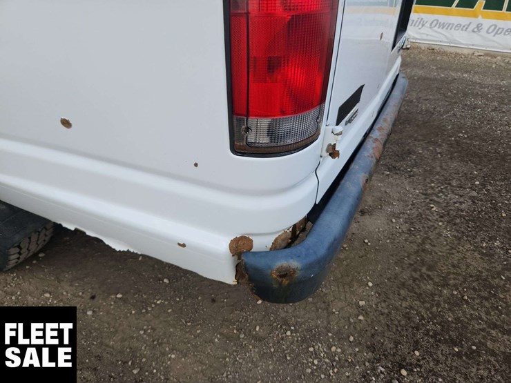 2014-ford-cargo-image-23