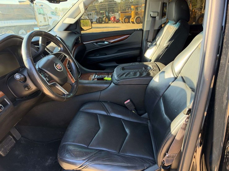 2015-cadillac-escalade-image-10