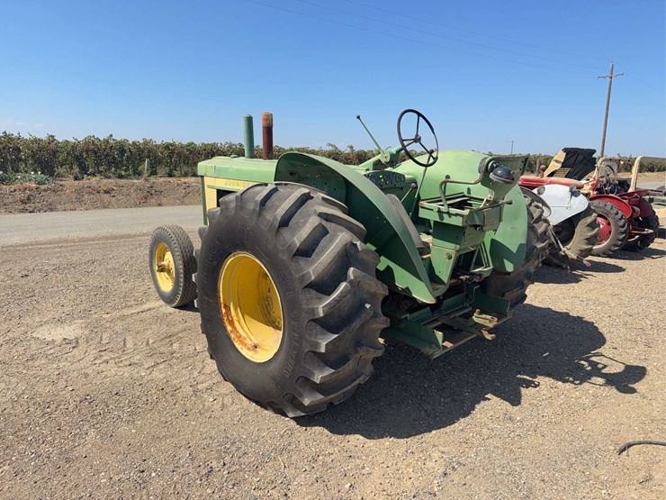 john-deere-820-image-3