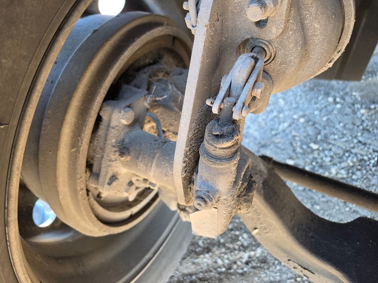 2016-freightliner-columbia-120-image-38