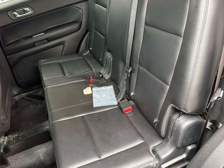2017-ford-explorer-image-22