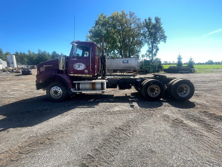 #117-•-2011-western-star-semi-tractor-(has-wi-title)-(forestville,-wi)-image-8