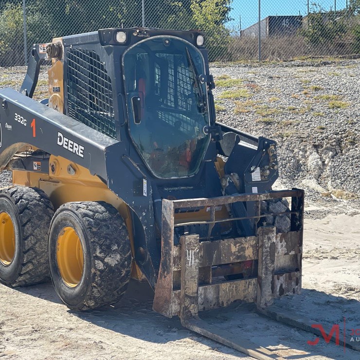 2023 DEERE 332G