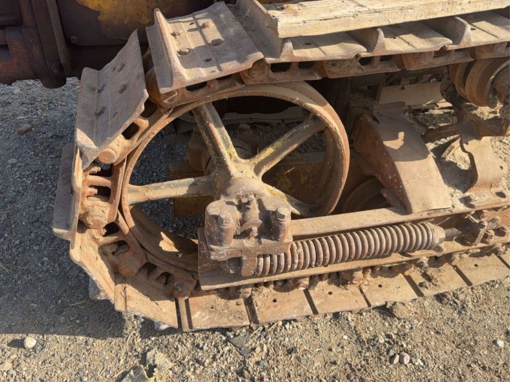 caterpillar-thirty-image-11