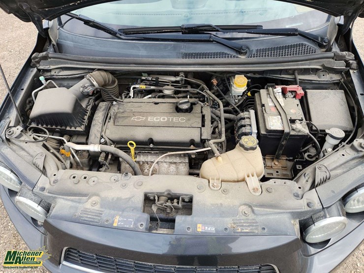2015-chevrolet-sonic-lt-image-29