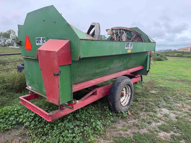 farm-aid-feed-wagon-image-5