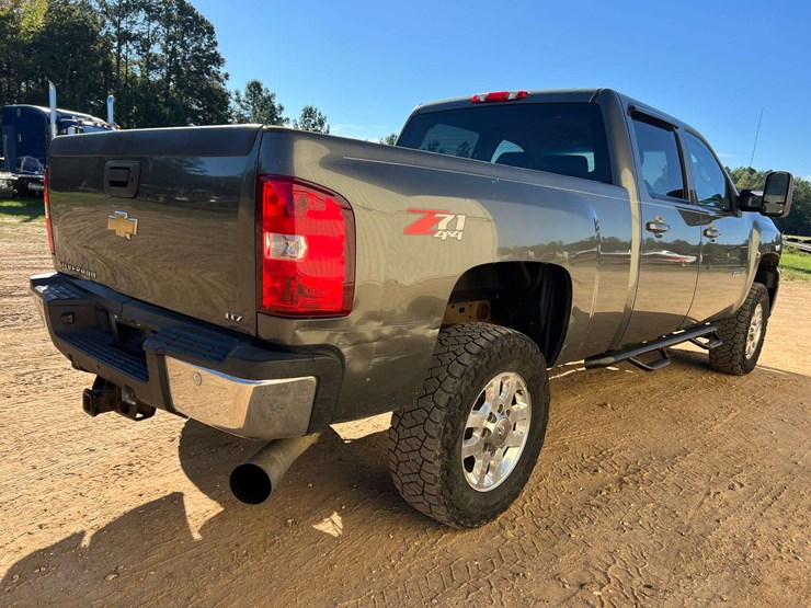 2011-chevrolet-silverado-2500hd-ltz-image-4