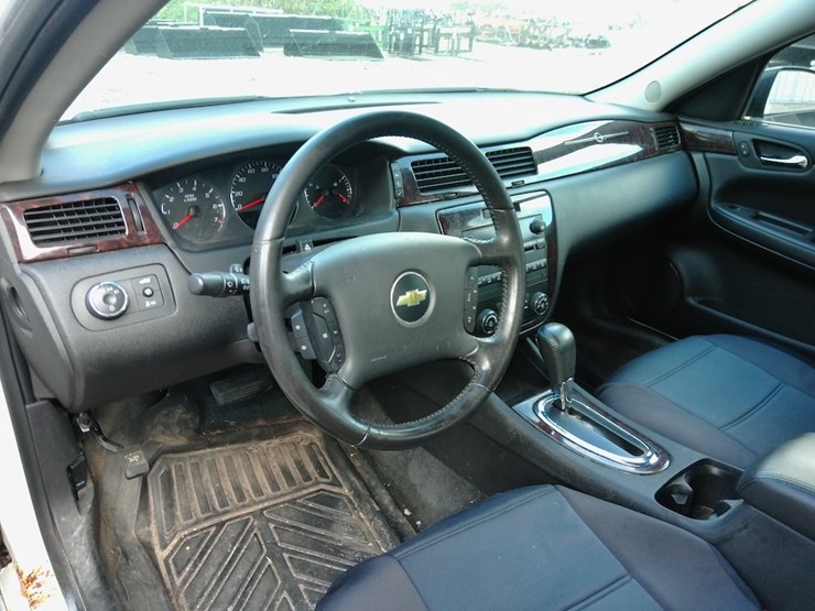 2011-chevy-impala-image-9