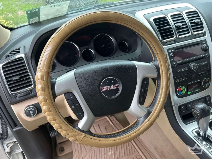 2011-gmc-acadia-image-13